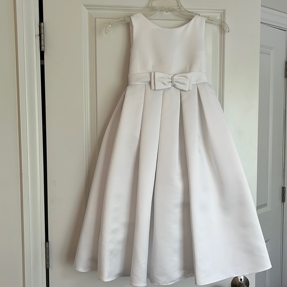 White bridesmaid or communion dress. Size 6